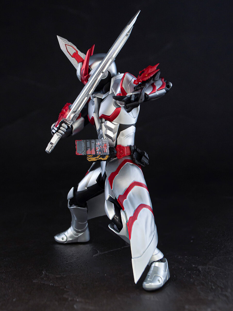 พรีวิวงาม ๆ SHFiguarts Kamen Rider Holy Blade Dragonic Knight