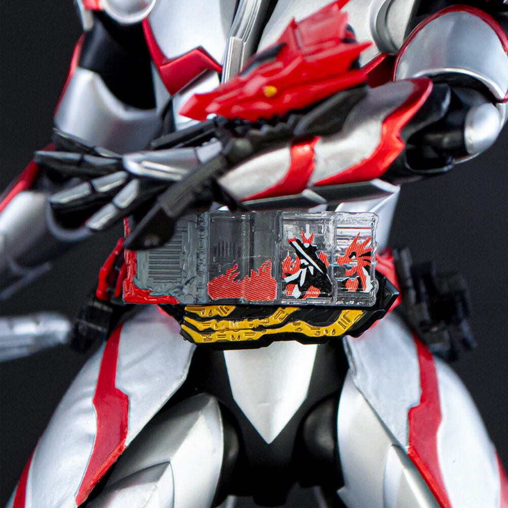 พรีวิวงาม ๆ SHFiguarts Kamen Rider Holy Blade Dragonic Knight