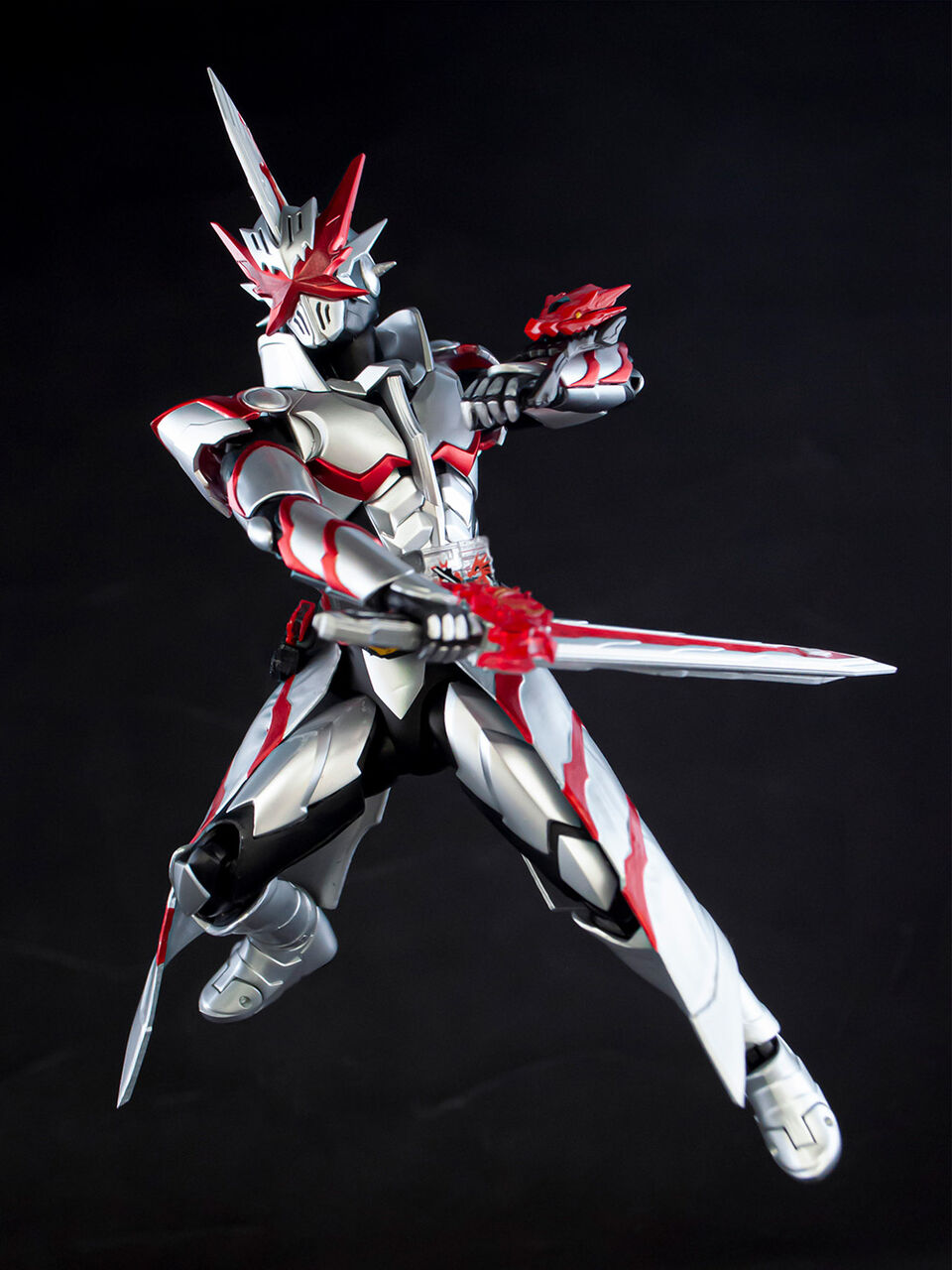 พรีวิวงาม ๆ SHFiguarts Kamen Rider Holy Blade Dragonic Knight