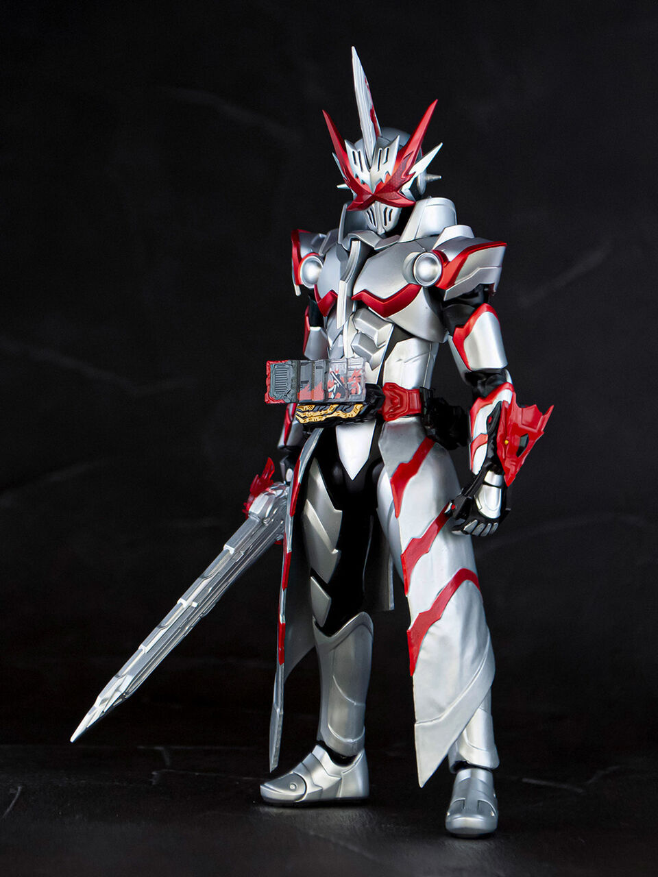 พรีวิวงาม ๆ SHFiguarts Kamen Rider Holy Blade Dragonic Knight
