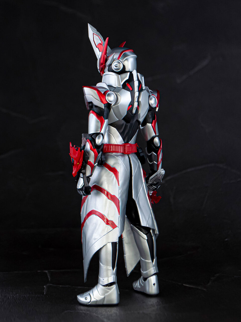 พรีวิวงาม ๆ SHFiguarts Kamen Rider Holy Blade Dragonic Knight