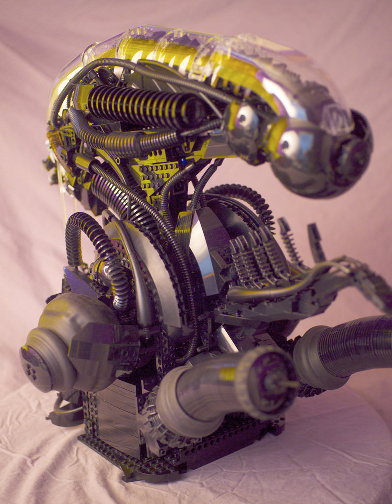 โหดไหม? งานบัสเอเลี่ยนที่สร้างจาก Lego!!