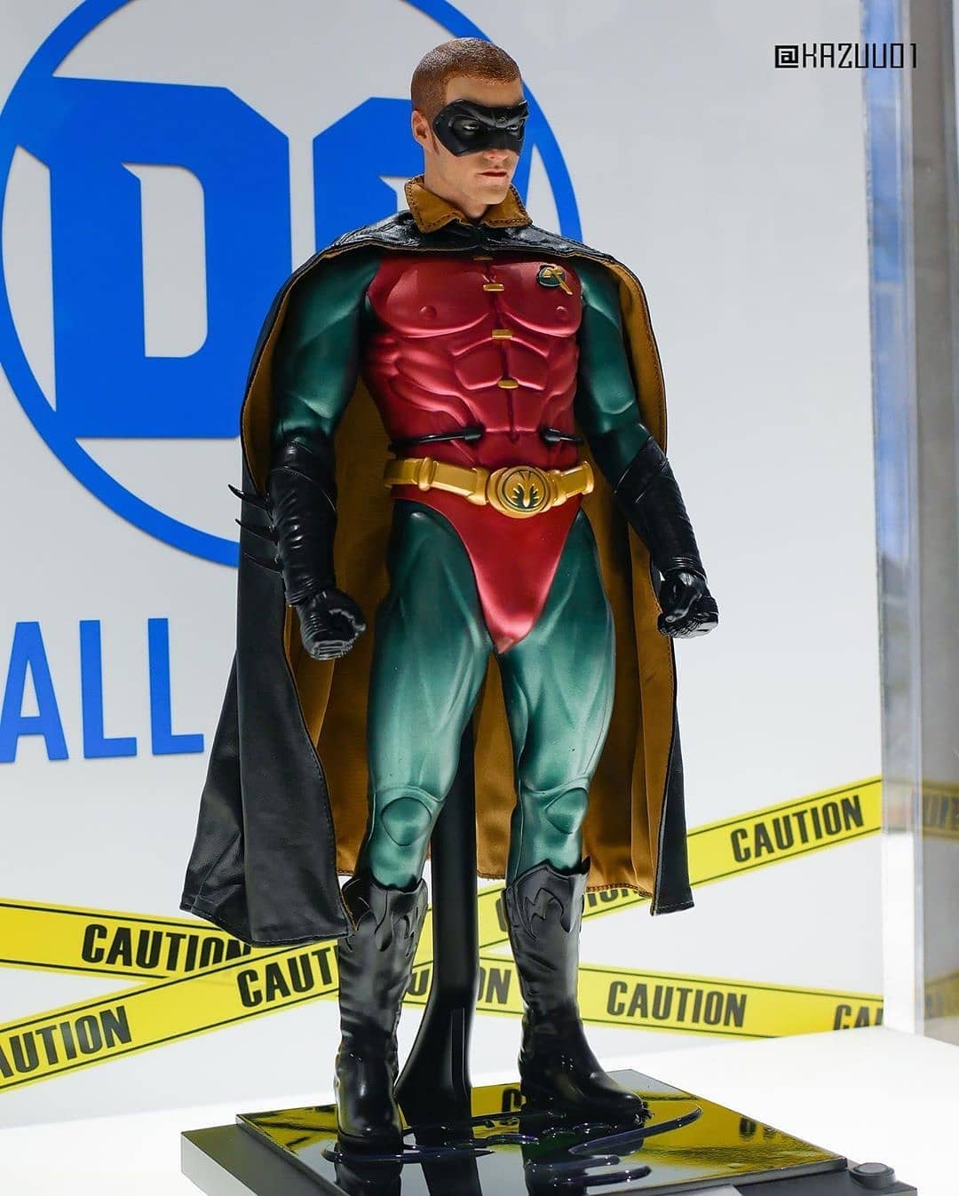 ภาพถ่ายสินค้าใหม่ของฮีโร่ค่าย DC ที่ Hot Toys ขนไปโชว์ในงาน DC All Stars