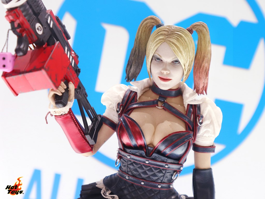 ภาพถ่ายสินค้าใหม่ของฮีโร่ค่าย DC ที่ Hot Toys ขนไปโชว์ในงาน DC All Stars