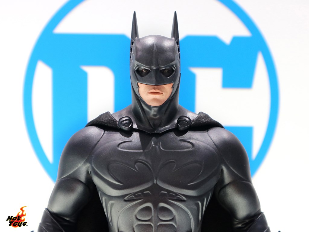ภาพถ่ายสินค้าใหม่ของฮีโร่ค่าย DC ที่ Hot Toys ขนไปโชว์ในงาน DC All Stars