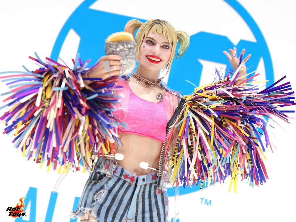 ภาพถ่ายสินค้าใหม่ของฮีโร่ค่าย DC ที่ Hot Toys ขนไปโชว์ในงาน DC All Stars