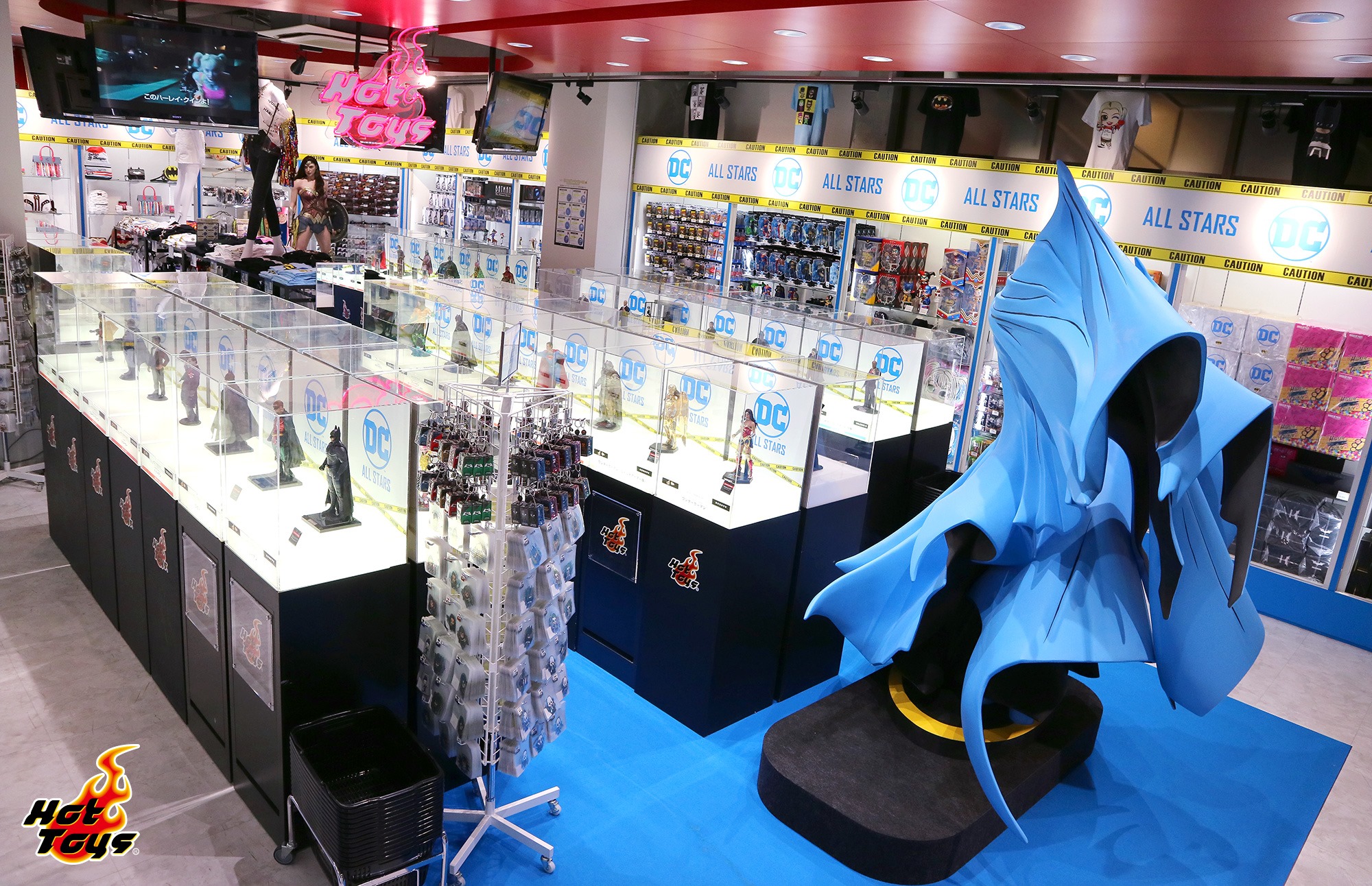 ภาพถ่ายสินค้าใหม่ของฮีโร่ค่าย DC ที่ Hot Toys ขนไปโชว์ในงาน DC All Stars