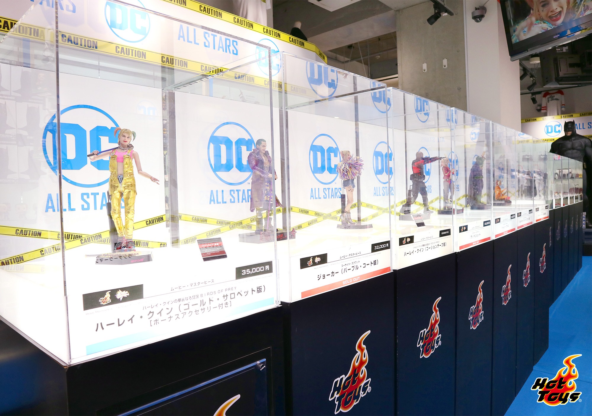 ภาพถ่ายสินค้าใหม่ของฮีโร่ค่าย DC ที่ Hot Toys ขนไปโชว์ในงาน DC All Stars